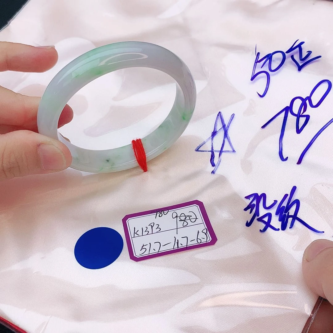 翡翠手镯未镶嵌翡翠