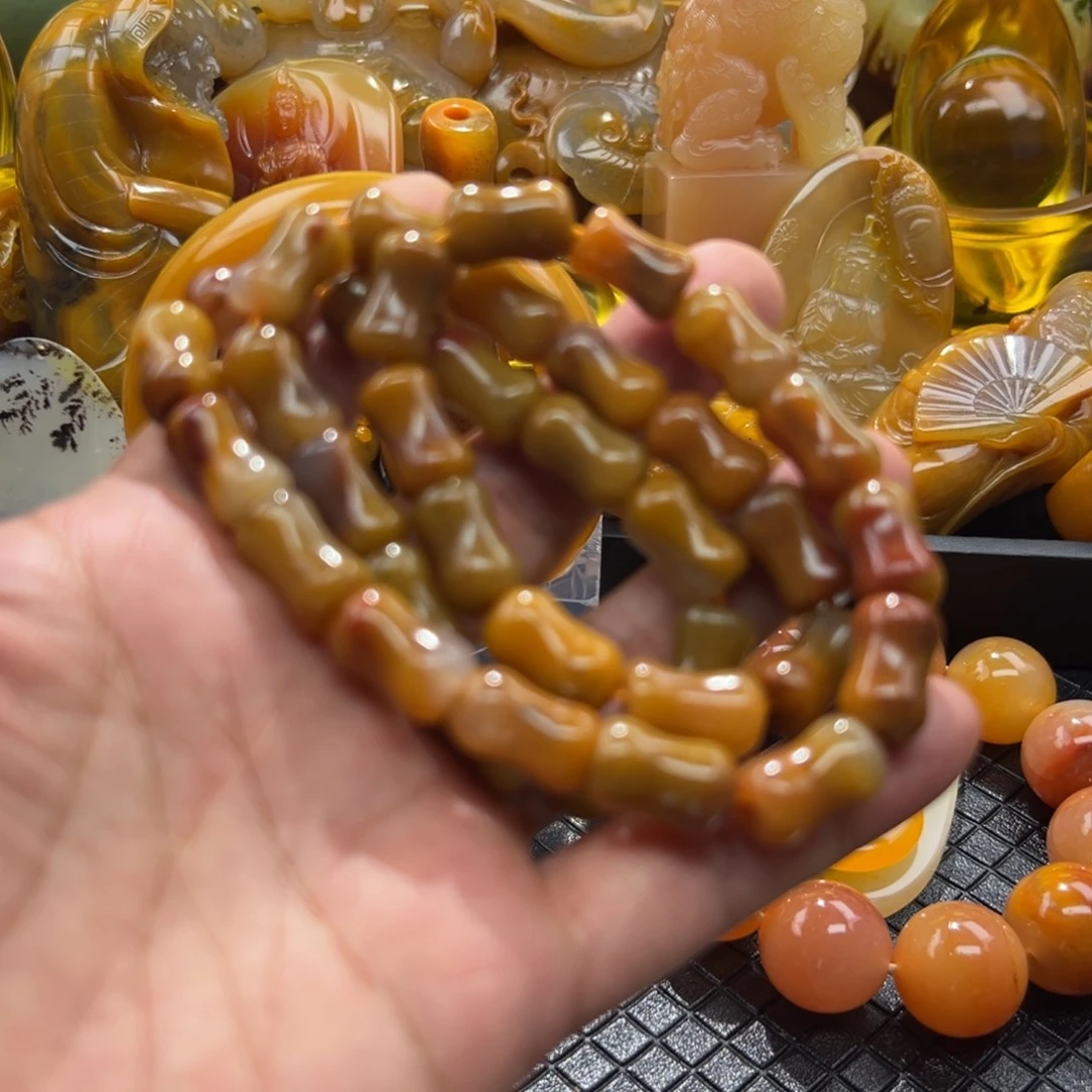 石英质玉未镶嵌颈饰