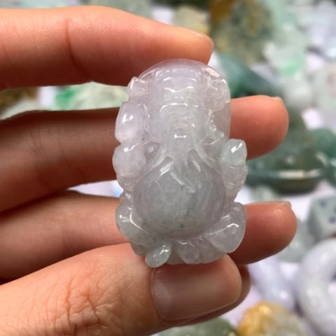 翡翠颈饰未镶嵌唯*?