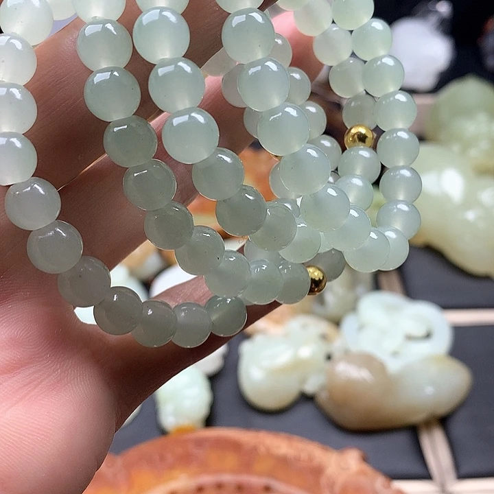 透闪石质玉颈饰未镶嵌屈*