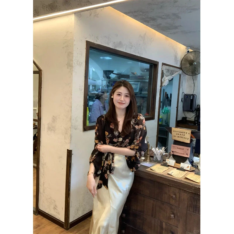 2025夏季新款修身显瘦设计感简约风碎花上衣气质时尚收腰半身裙女