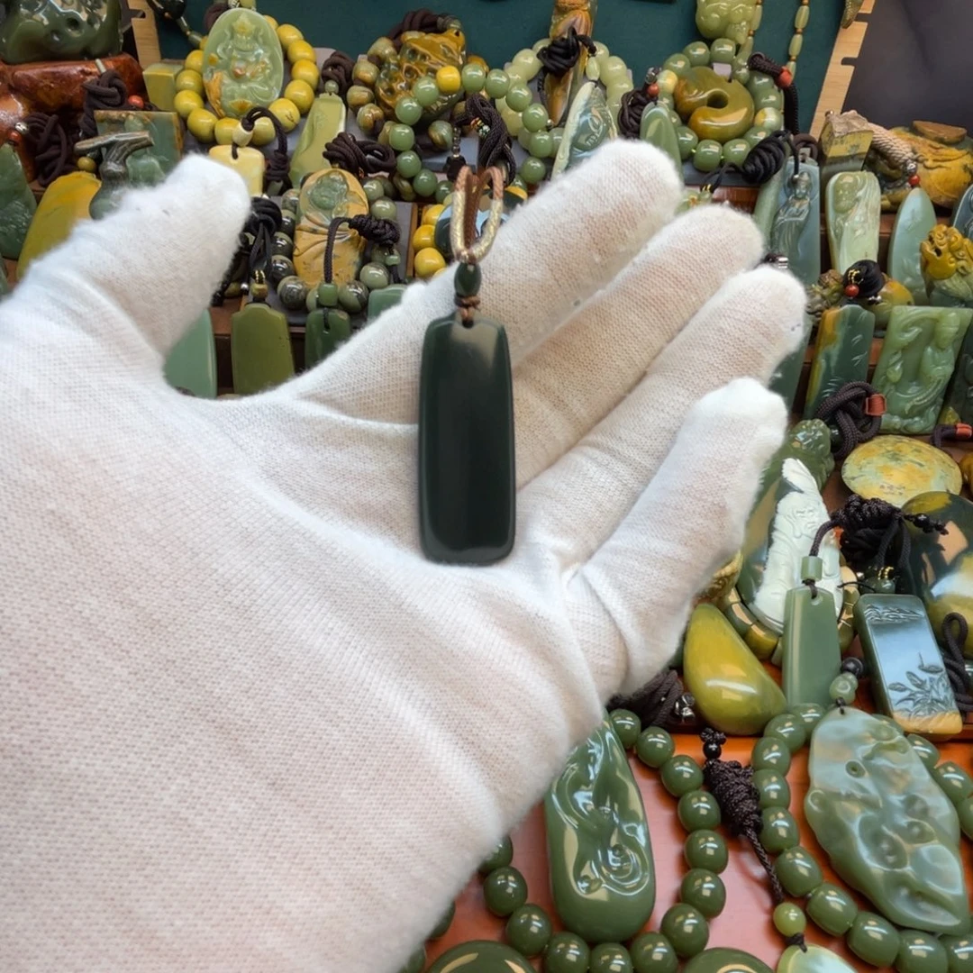 平***晚岫岩老玉（透闪石质玉）未镶嵌颈饰