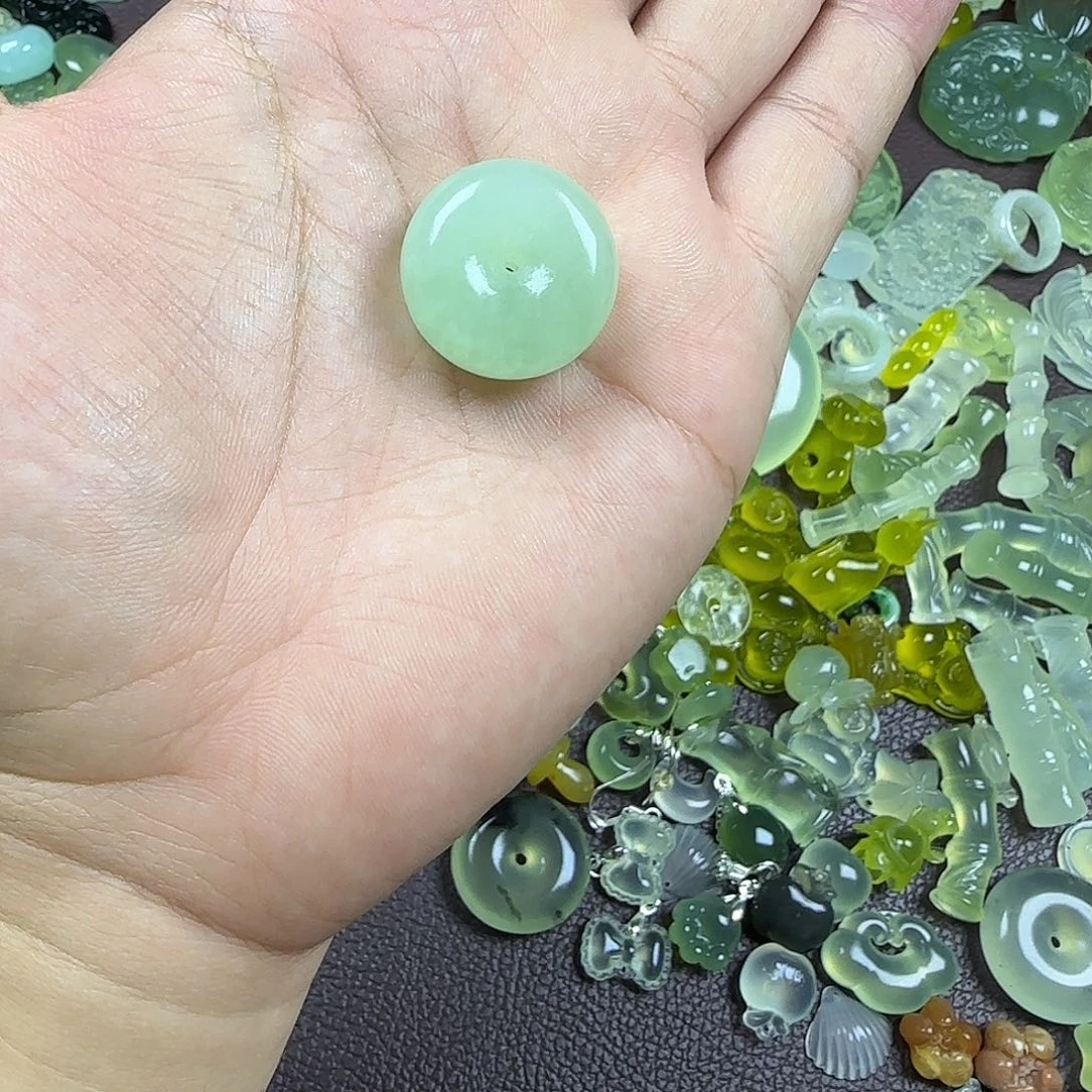 未镶嵌蛇纹石玉颈饰