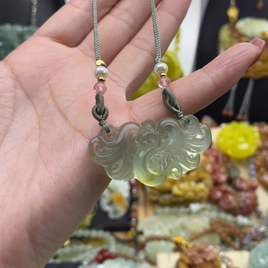 未镶嵌蛇纹石玉颈饰