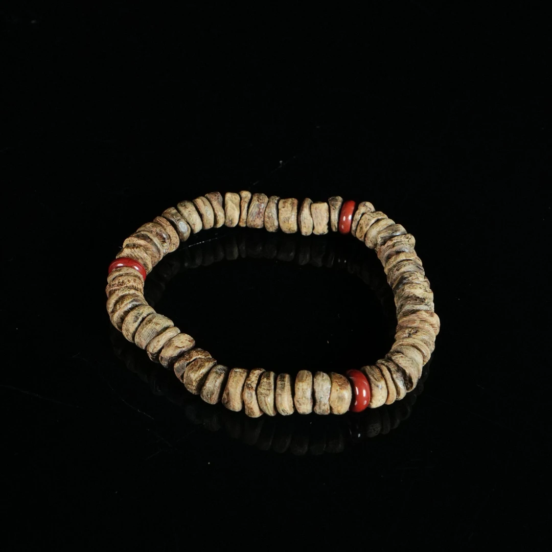 9994 苏拉威西黄油土沉老料沉香沉水随型手串 /  8.9g