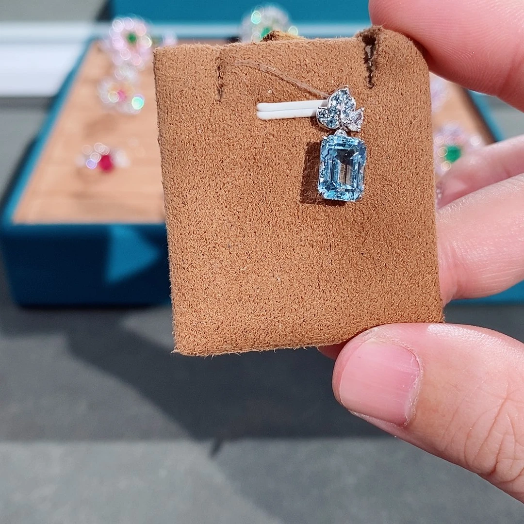 颈饰海蓝宝石铂Pt950镶嵌圣玛利亚2.64克拉