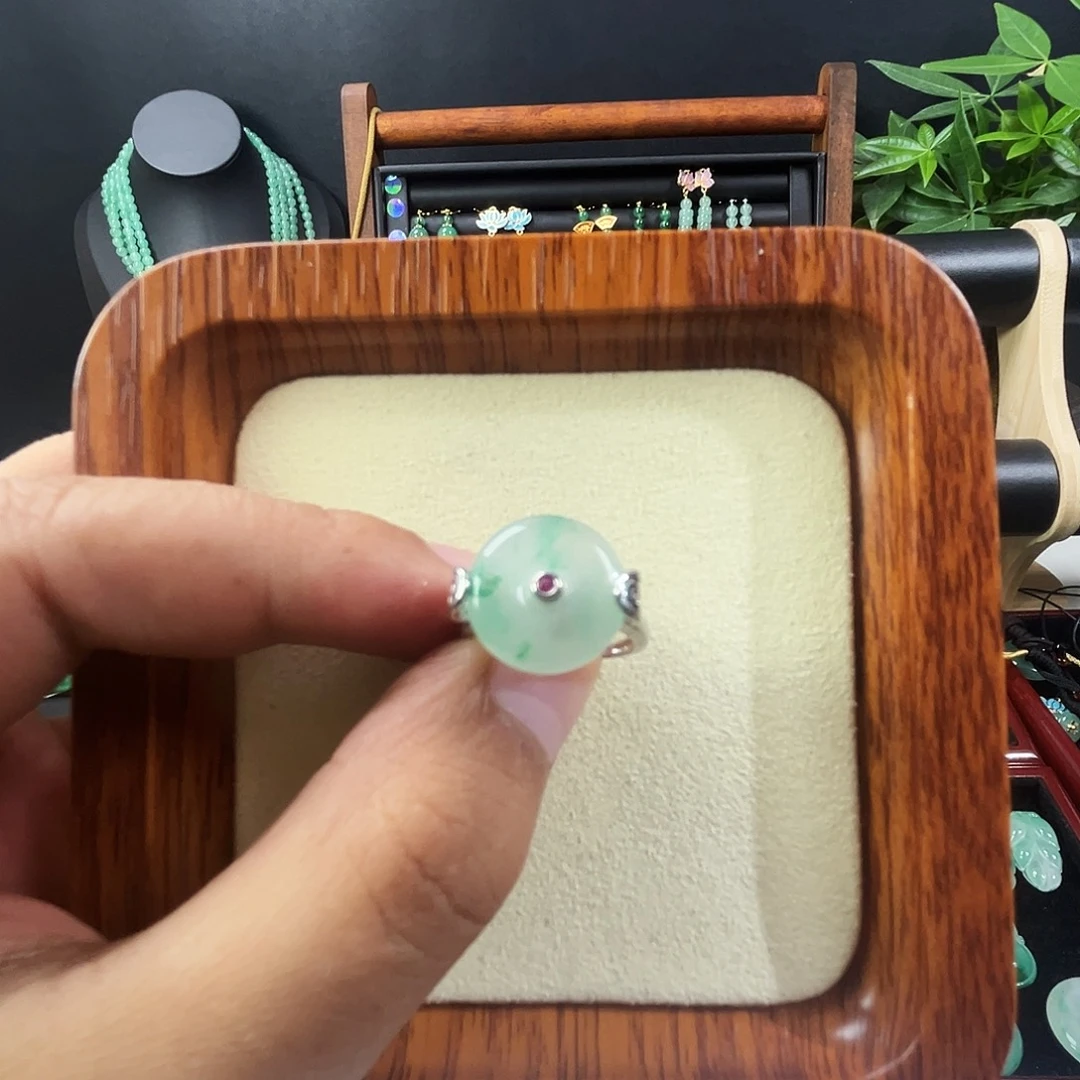 石英质玉合金戒指
