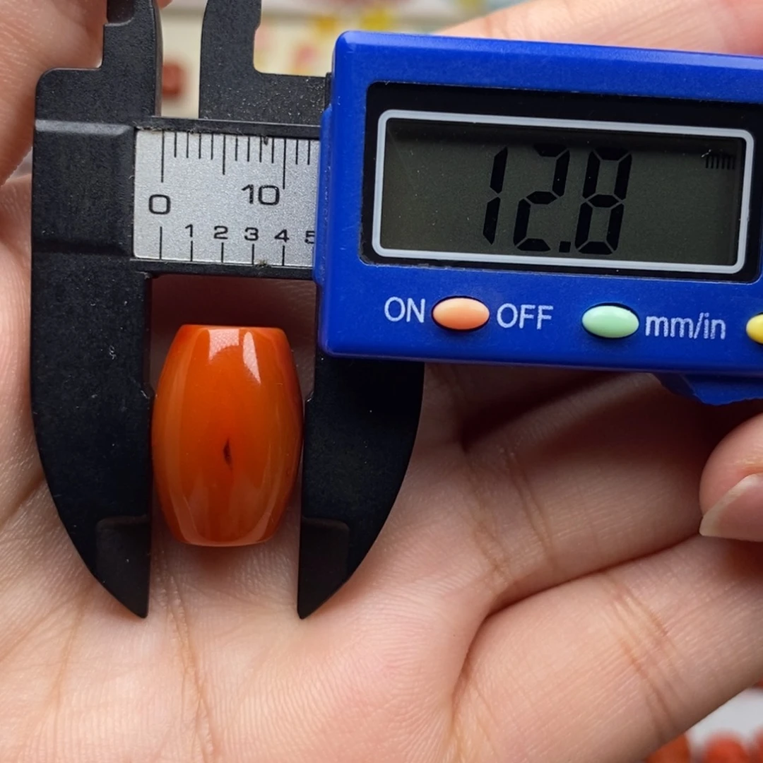 南红玛瑙配饰未镶嵌一****?