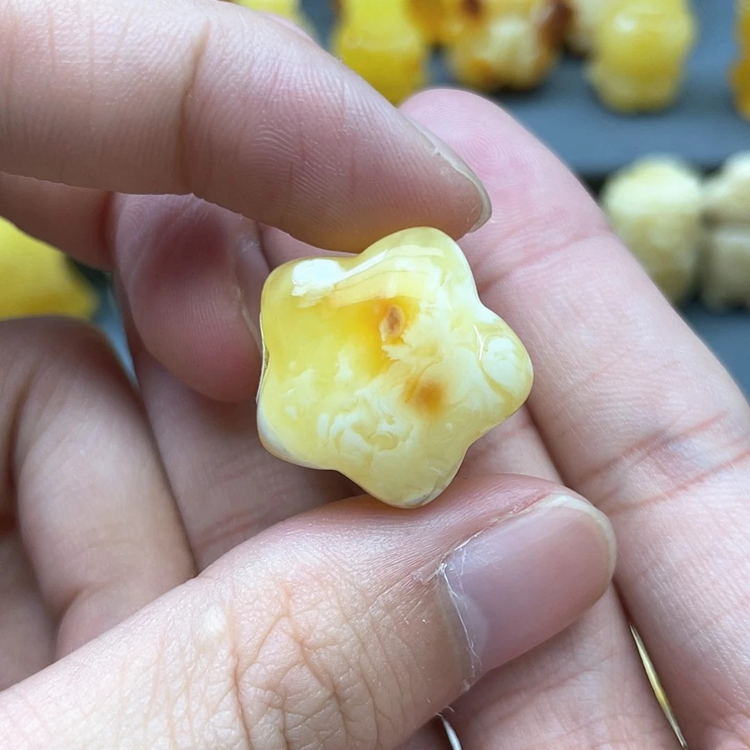 琥珀裸石未镶嵌忽**子蜜蜡