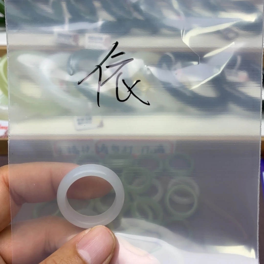 依***依和田玉未镶嵌戒指