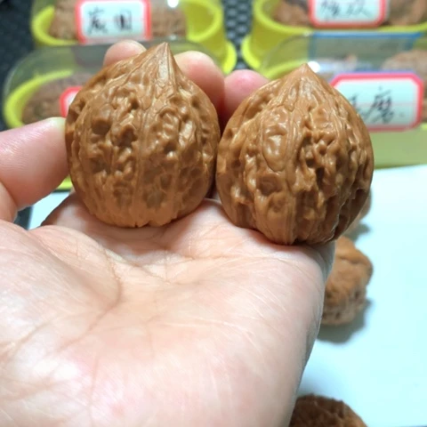 文玩核桃吊坠鸡头