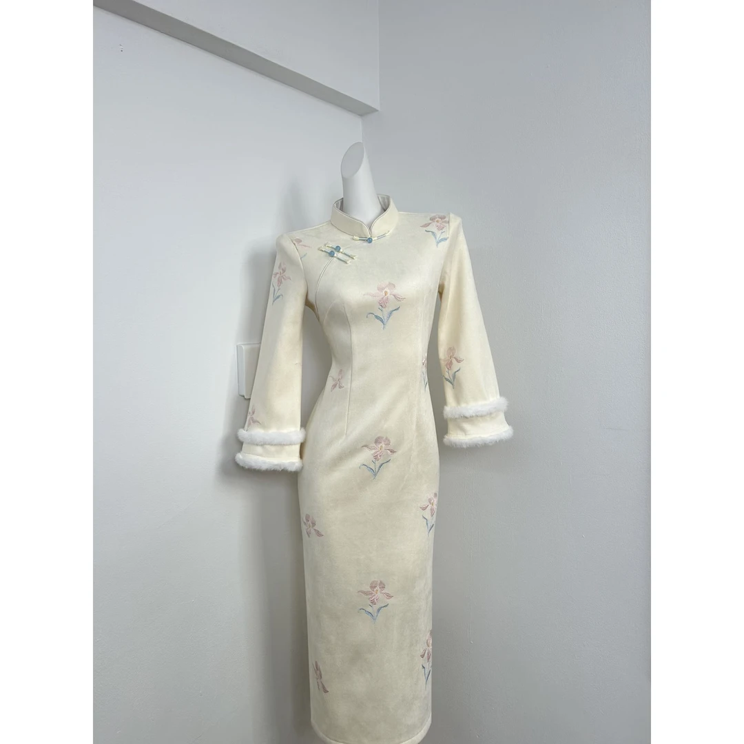 妤晴Yu米白绣花新中式倒大袖旗袍女2025冬新款加绒保暖改良年轻款
