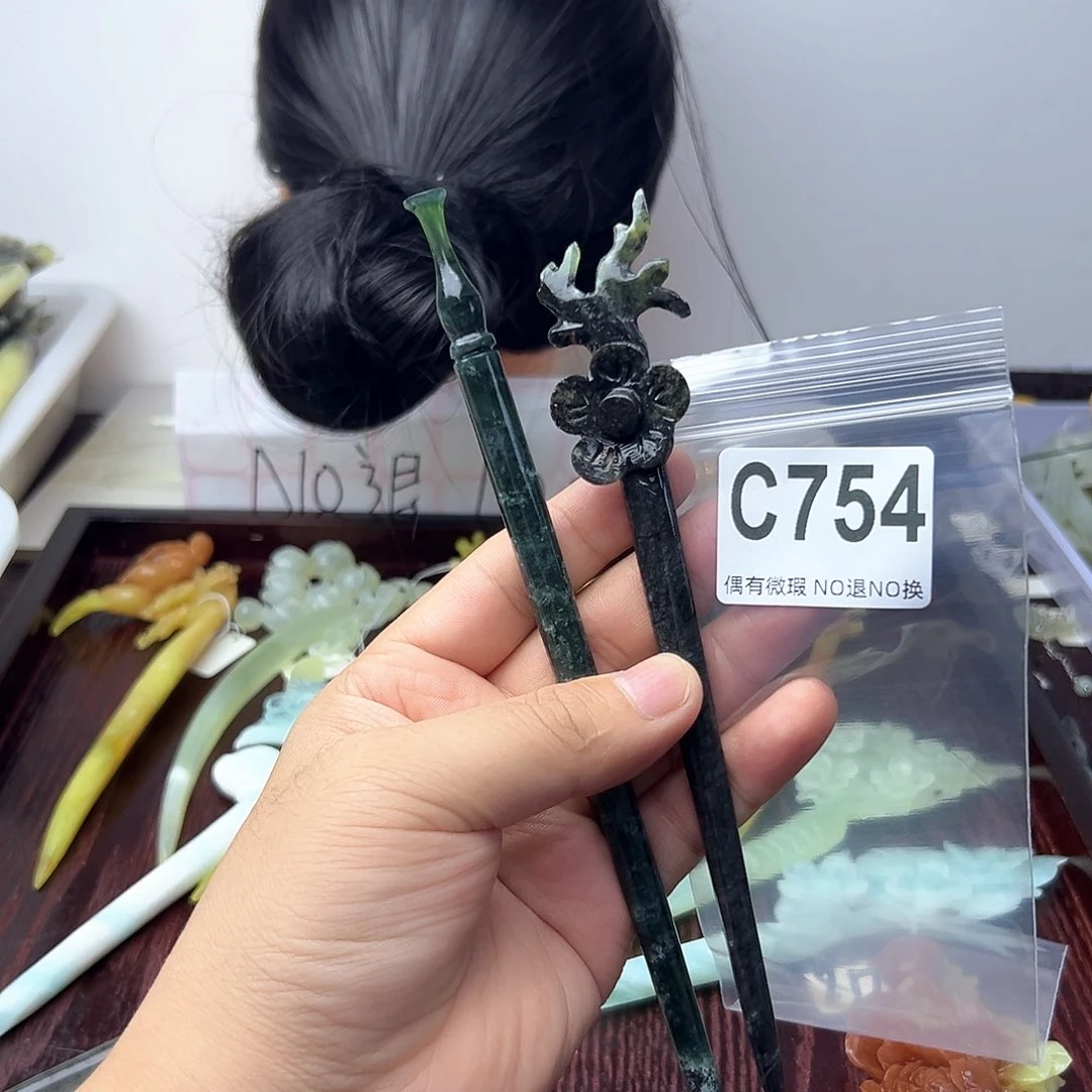 蛇纹石玉合金颈饰妖*