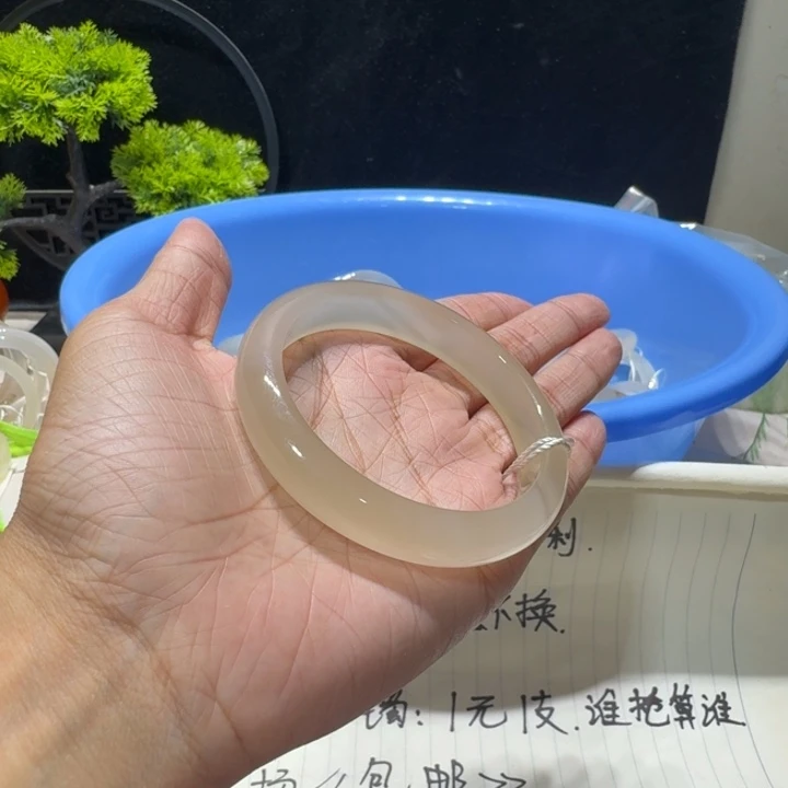 左***耳玛瑙/玉髓未镶嵌手镯