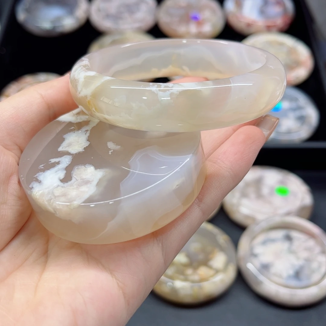 玛瑙/玉髓手镯未镶嵌61