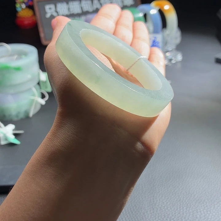 定制翡翠未镶嵌翡翠手镯