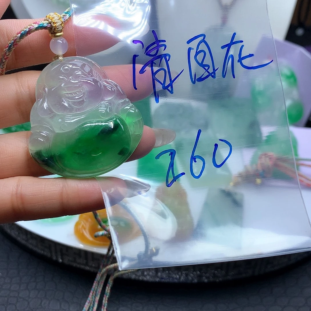 翡翠吊坠(赠链)未镶嵌清*在