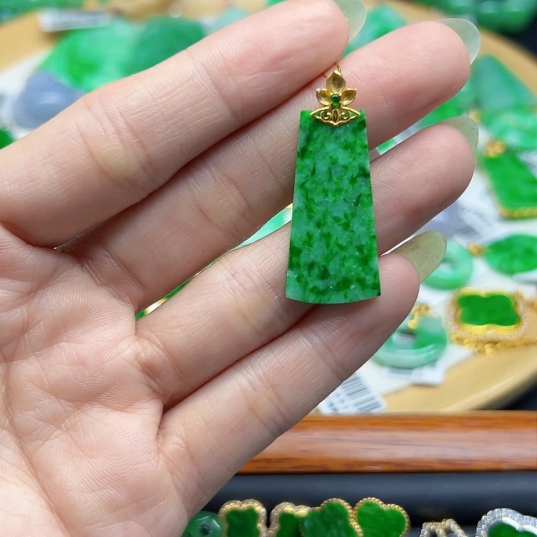 翡翠颈饰18K金镶嵌天然缅料A货一件