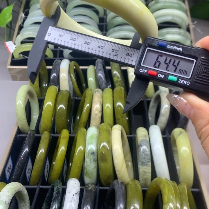蛇纹石玉未镶嵌手镯143