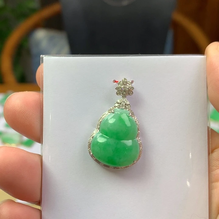 翡翠18K金镶嵌颈饰翡翠吊坠