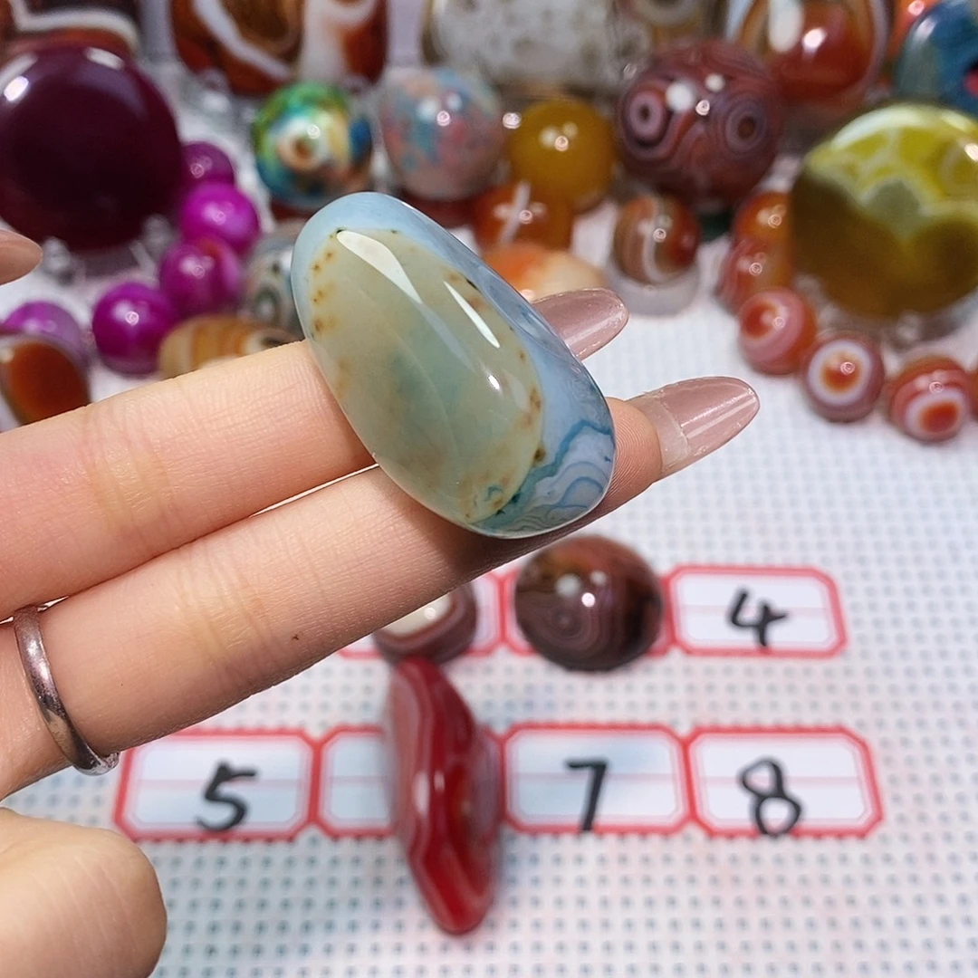 绿***草未镶嵌玛瑙/玉髓珠宝奇石