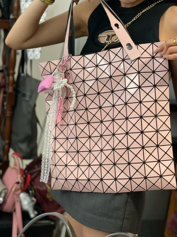 95新 Issey Miyake/三宅一生 阿白奢品/三宅一生 粉色托特包