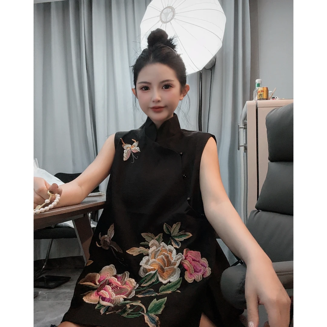 21-183手工刺绣国风马甲