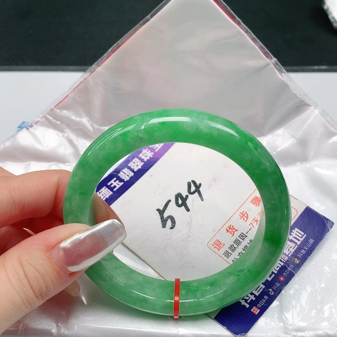 翡翠手镯未镶嵌翡翠手镯