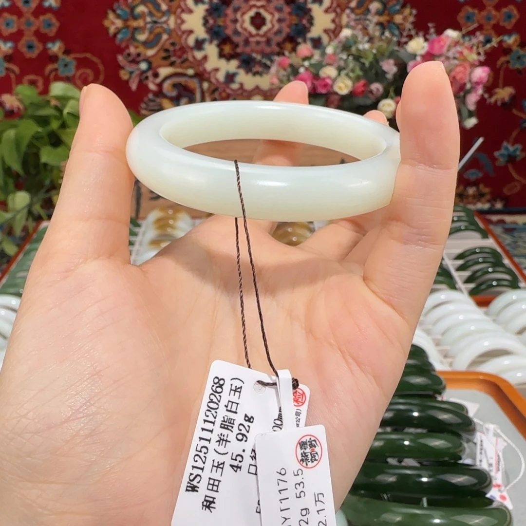 和田玉未镶嵌手镯优雅羊脂白玉手镯