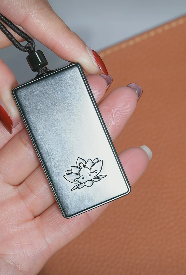 新疆和田玉 塔青一细平安牌