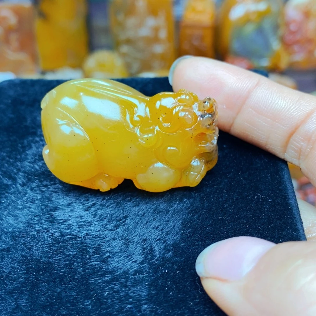 未镶嵌石英质玉（黄龙玉）颈饰