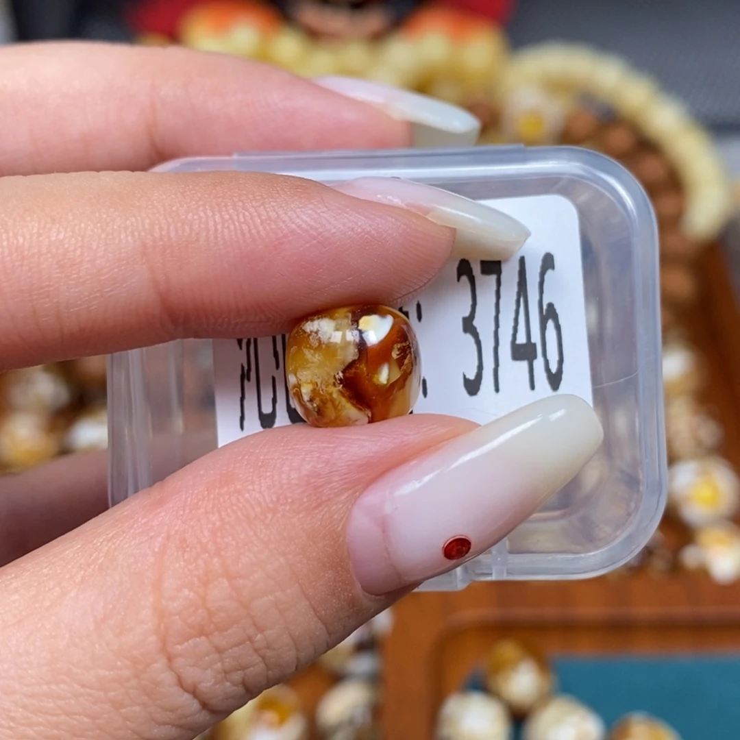 蜜蜡未镶嵌珠宝奇石3746