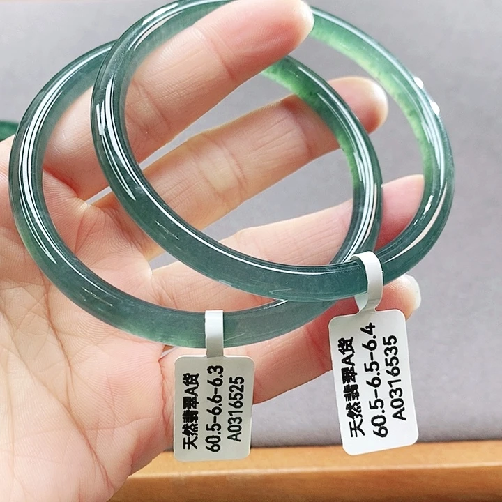 翡翠未镶嵌手镯（圆镯）