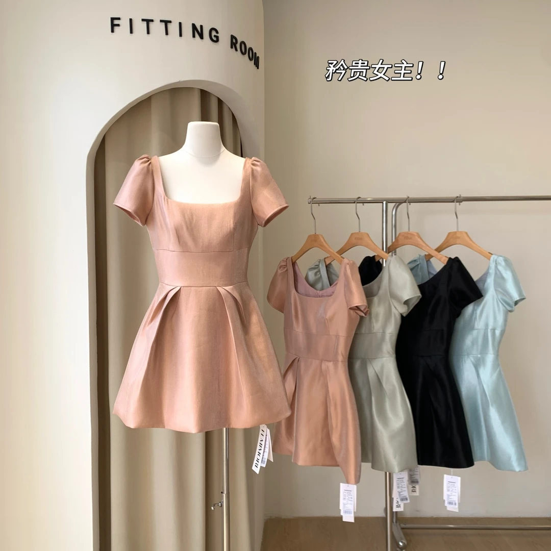 矜贵女主合集系列 仿丝毛亮光细闪面料纯色短款连衣裙