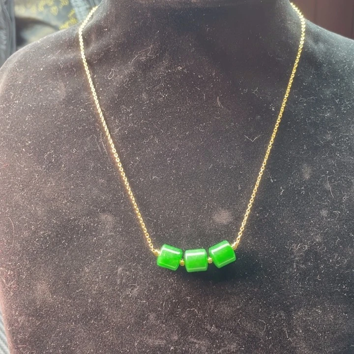 翡翠颈饰未镶嵌嗷嗷