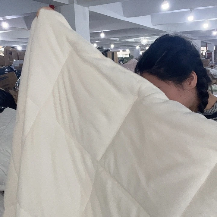 玻璃白色绒被子。150