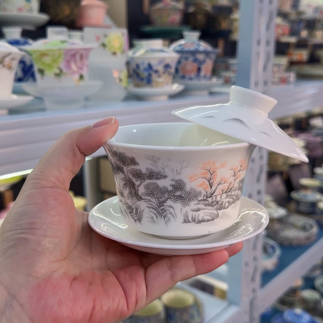 瓷片盖碗很精致很好看