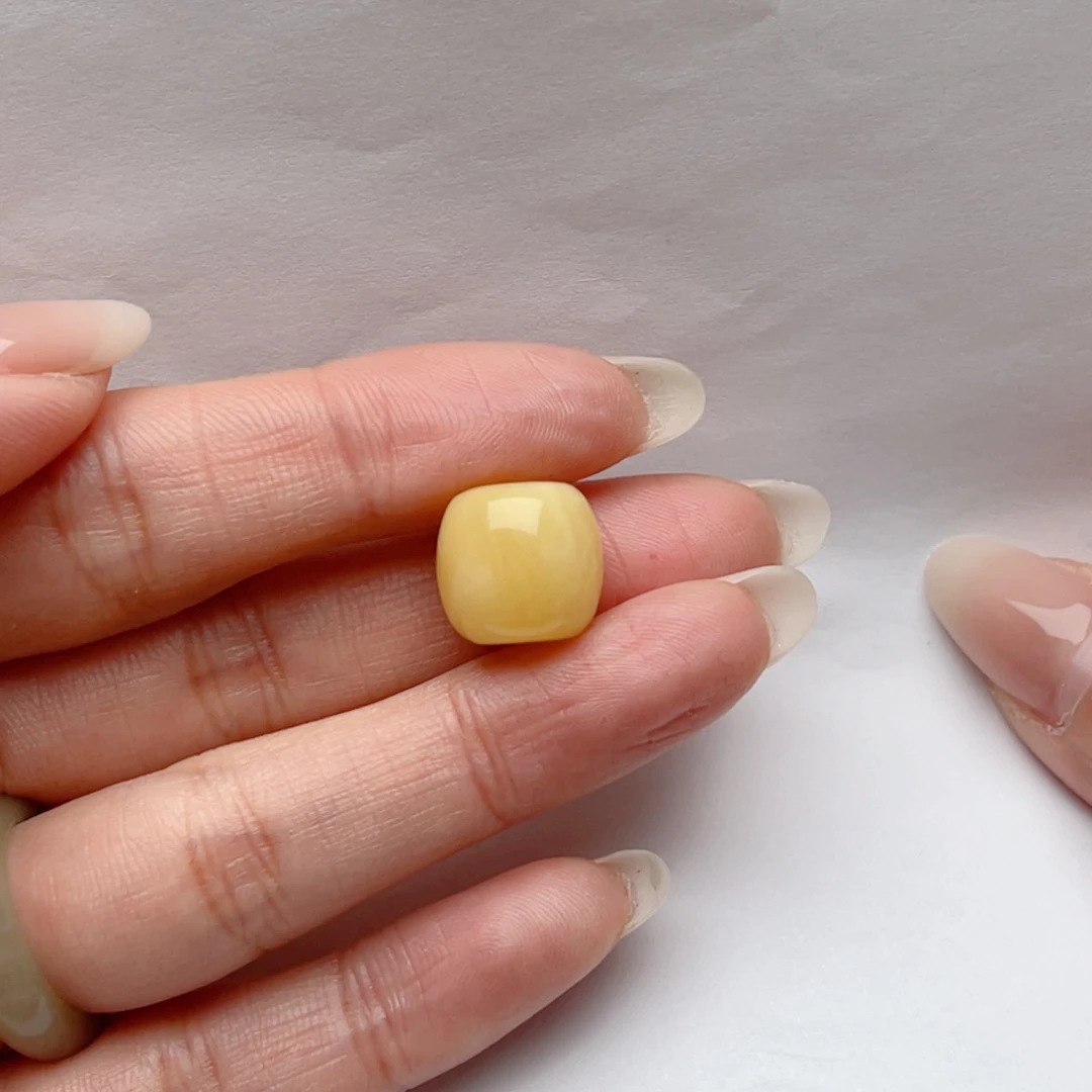 蜜蜡裸石未镶嵌文**工蜜蜡瑕疵老型 思思