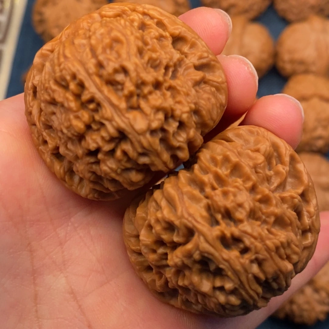 文玩核桃把件42红皮球疆