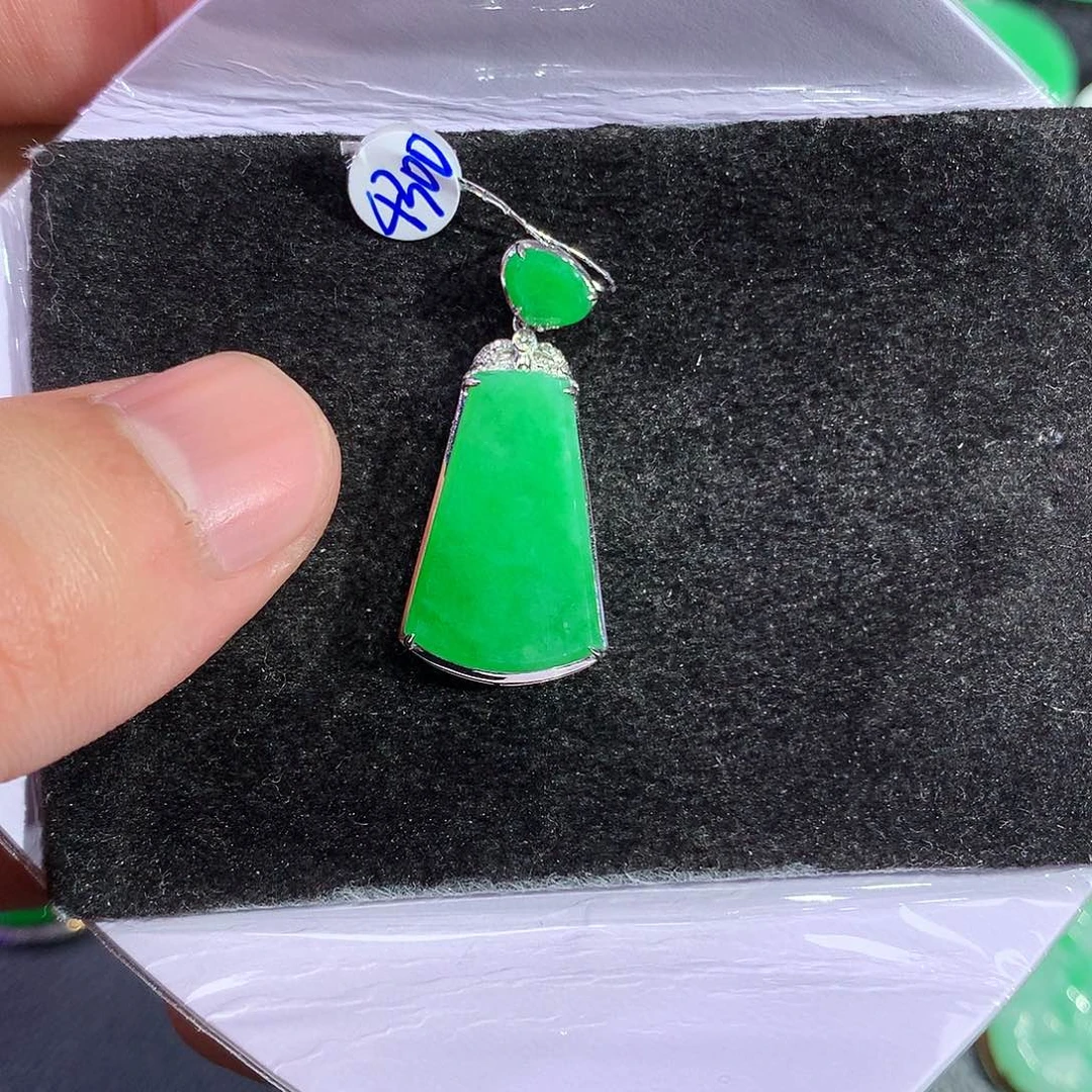 翡翠吊坠(赠链)18K金镶嵌