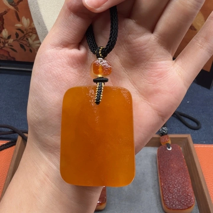 蜜蜡未镶嵌吊坠(赠链)