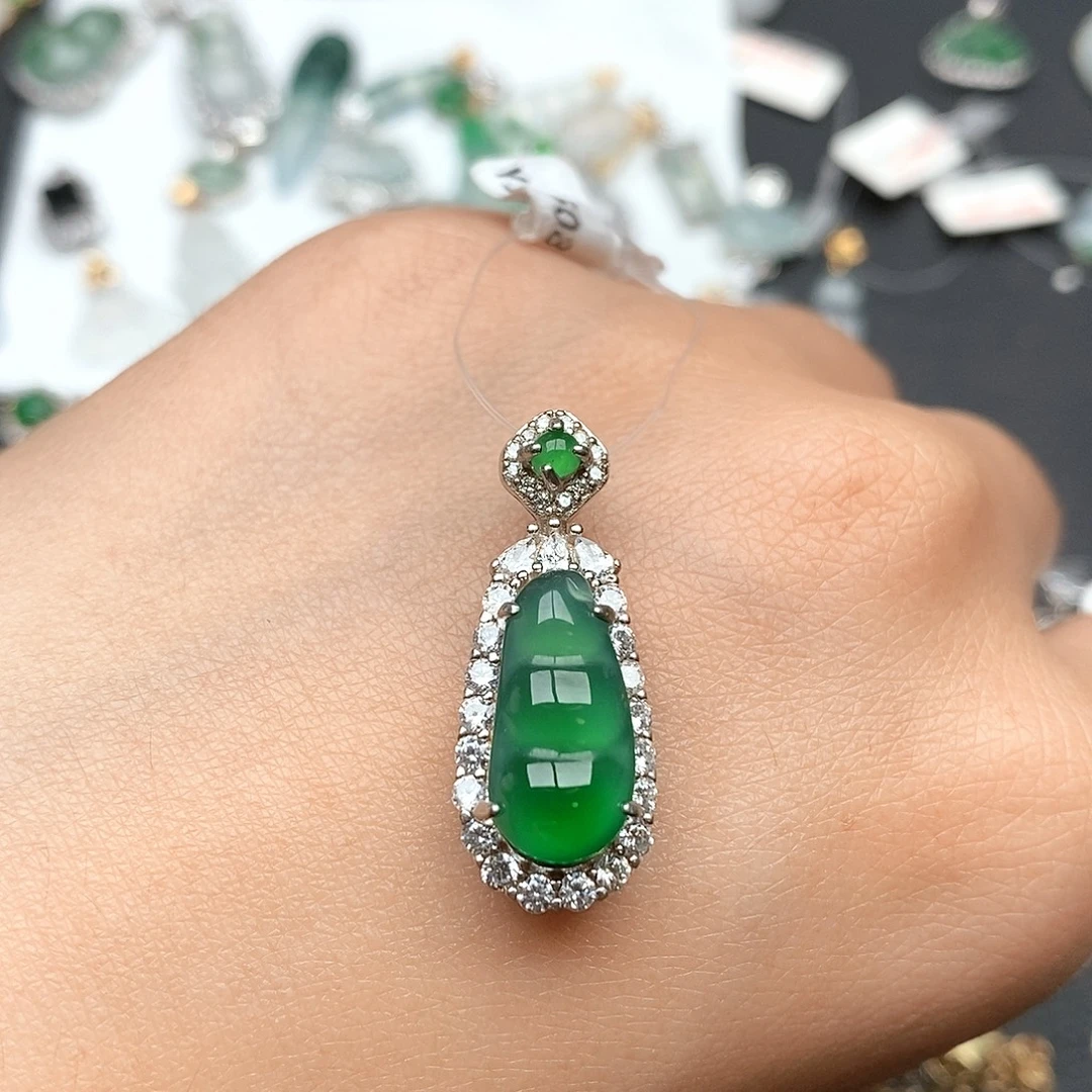 翡翠银S925镶嵌颈饰福豆吊坠