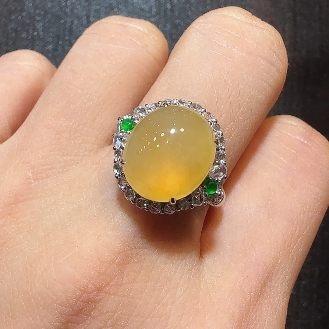 翡翠18K金镶嵌戒指蛋面