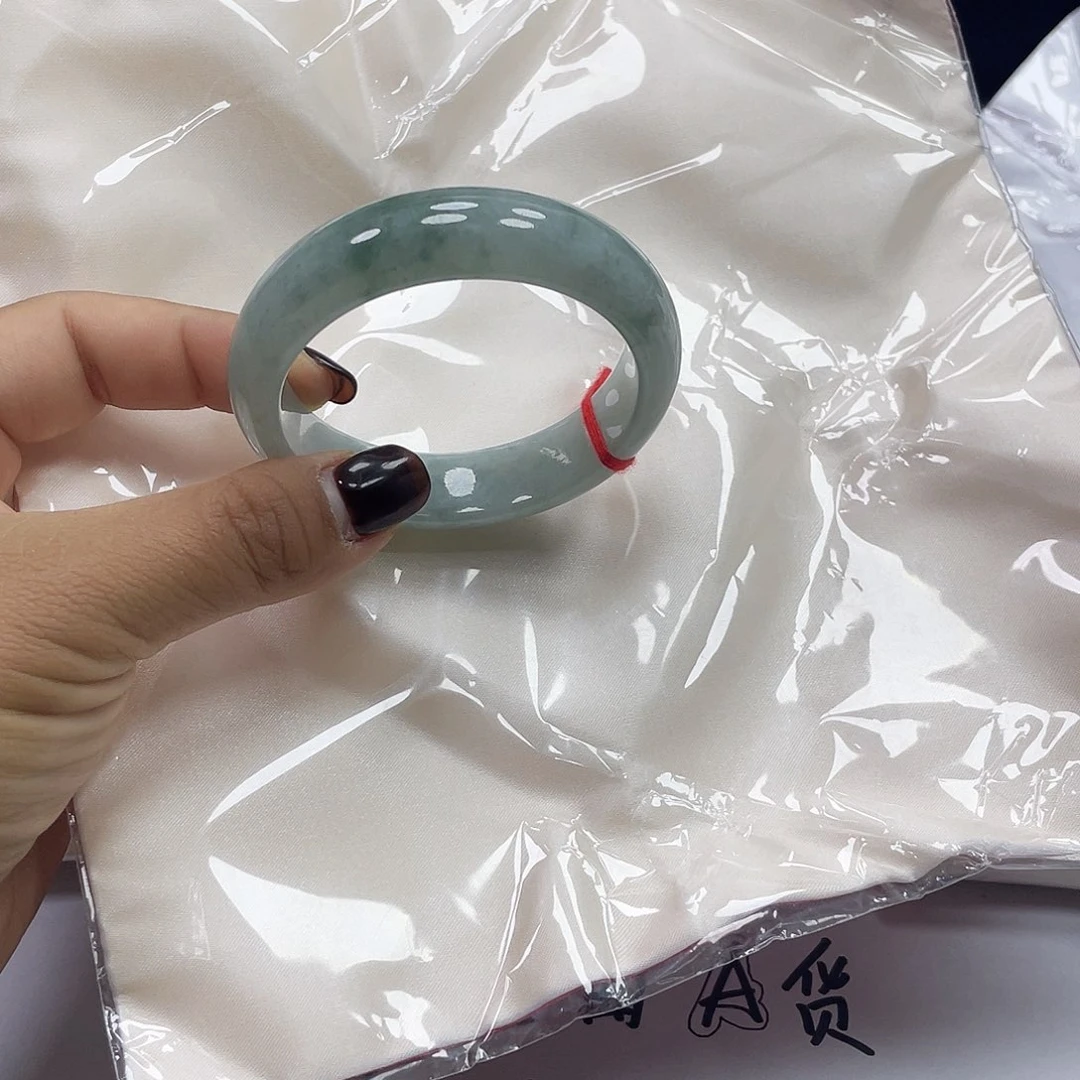 未镶嵌手镯翡翠丽丽