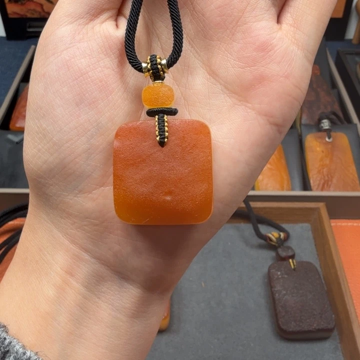 蜜蜡未镶嵌吊坠(赠链)