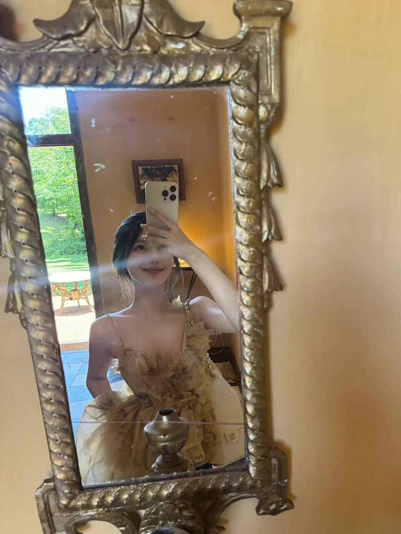 度假风印花露背吊带上衣女夏季2025新款高级感气质显瘦牛仔裤套装