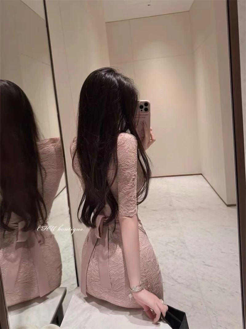 娇贵姐姐收腰绑带弹力修身包臀裙女温柔气质V领粉色蕾丝连衣裙