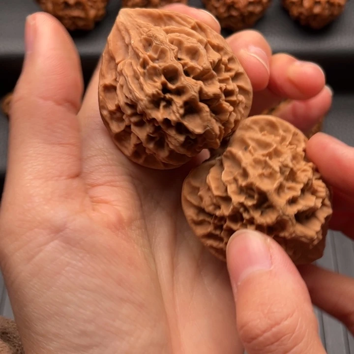 多***水文玩核桃吊坠大花