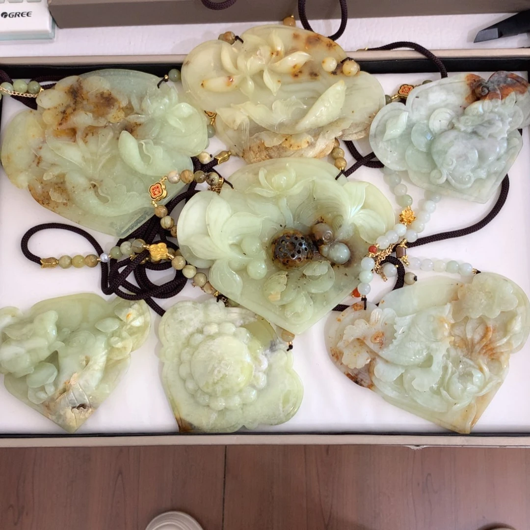 蛇纹石玉未镶嵌颈饰东****4