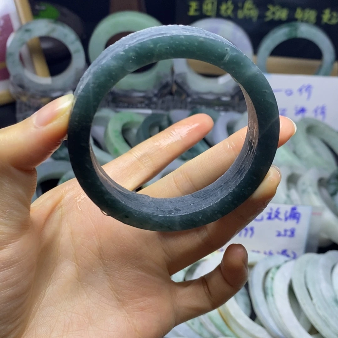 定制翡翠未镶嵌手镯